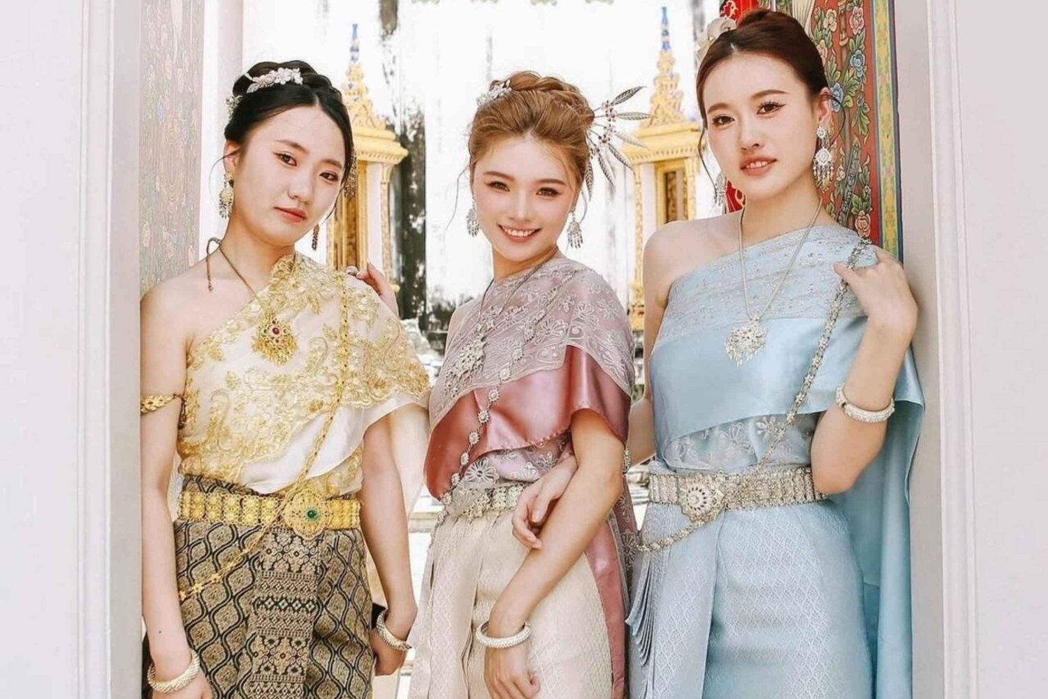 Bangkok: One Day Thai Costume Rental For Three Girls