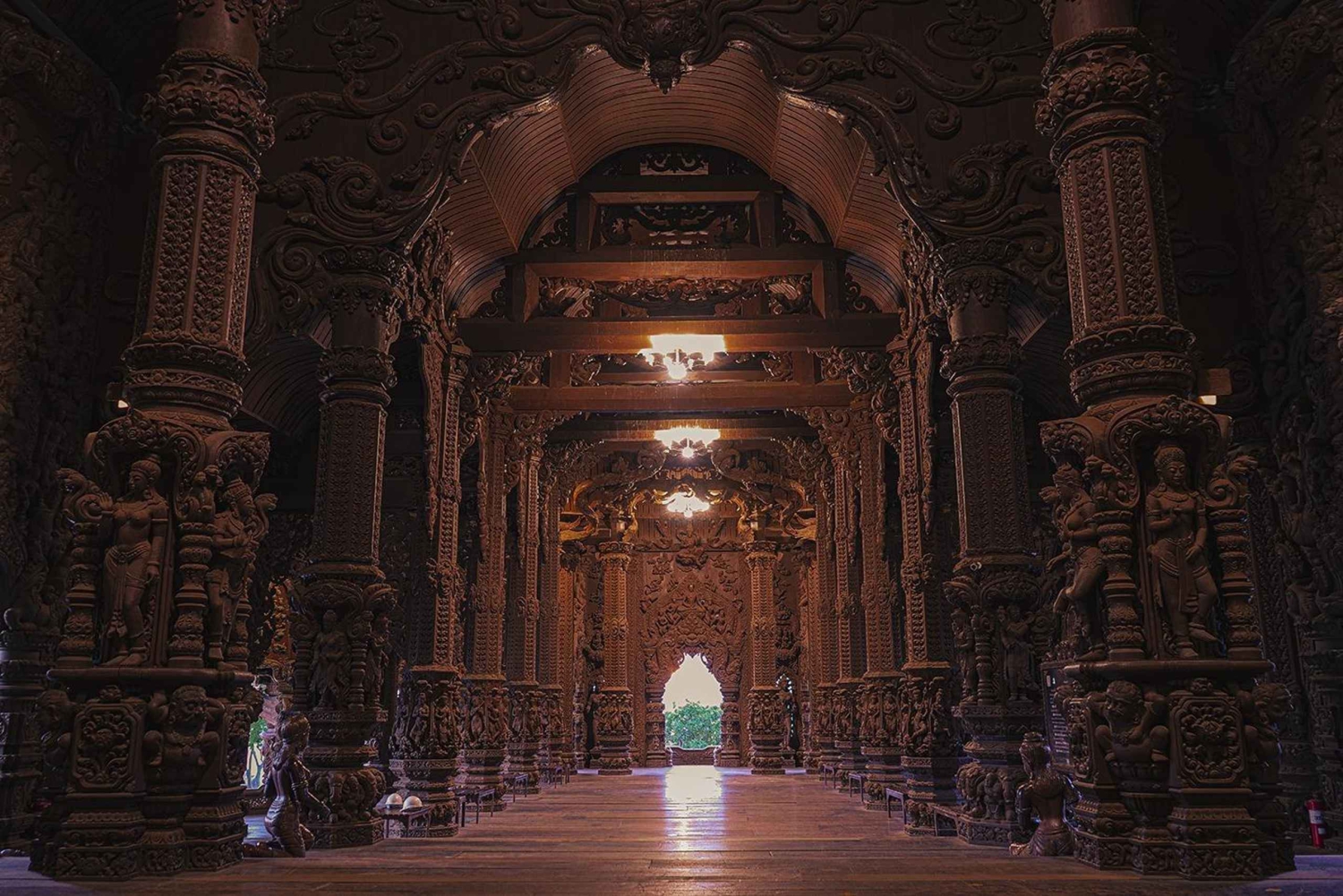 Abholung in Bangkok & Pattaya: Abendliches Heiligtum & Alcazar-Show