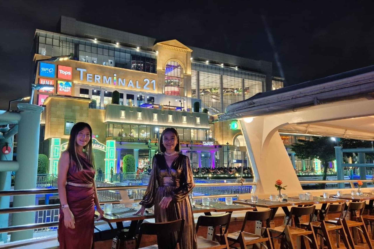 БАНГКОК: УЖИН ПРЕМИУМ-КЛАССА ПО СИСТЕМЕ «ШВЕДСКИЙ СТОЛ» НА КРУИЗЕ NEW HORIZON