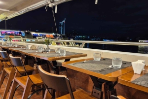 БАНГКОК: УЖИН ПРЕМИУМ-КЛАССА ПО СИСТЕМЕ «ШВЕДСКИЙ СТОЛ» НА КРУИЗЕ NEW HORIZON