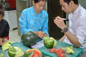 Bangkok: Professional Thai Fruit and Vegetable Carving Class