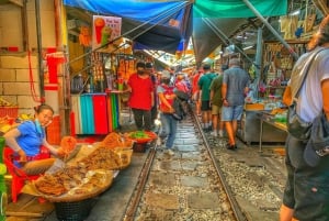 Bangkok: Railway & Floating Market Tour with Paddleboat Ride