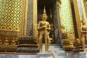 Bangkokissa: Buddha (Wat Pho) itseopastettu äänikierros.