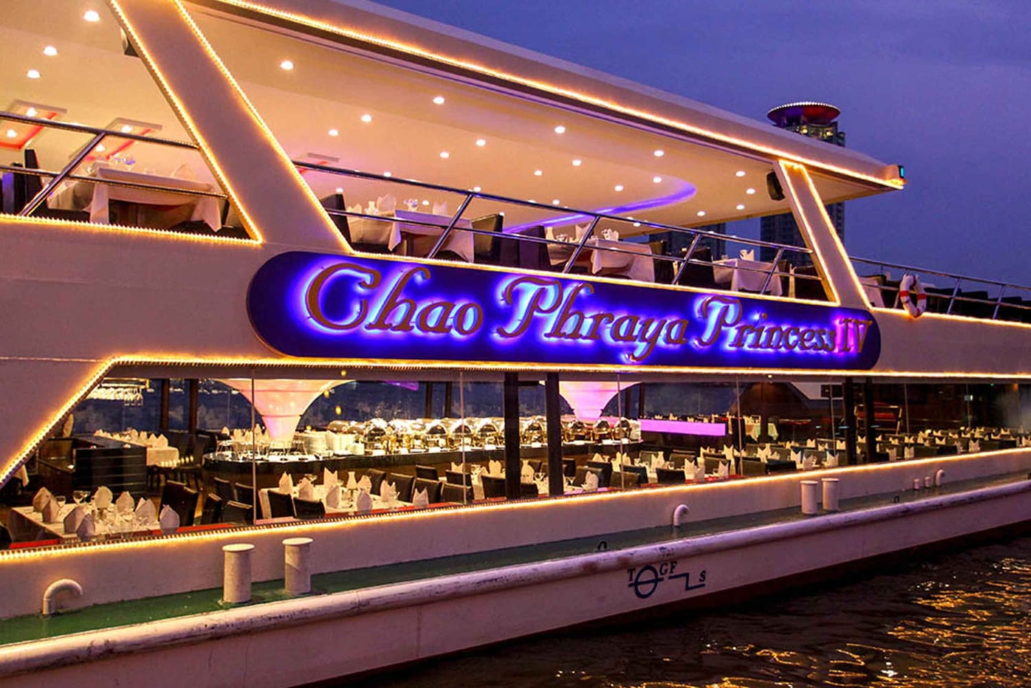 Bangkok: River Dinner Cruise på Chao Phraya Princess