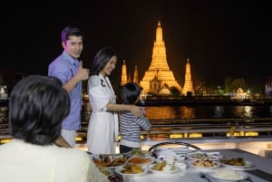 Bangkok: Jantar em um cruzeiro com bufê na margem do rio Chao Phraya