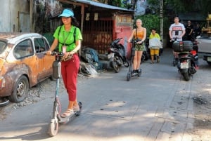 Bangkok: Riverside E-Scooter Adventure with StreetFood Snack