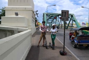 Bangkok: Riverside E-Scooter Adventure with StreetFood Snack