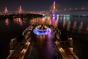 Bangkokissa: Bangkok: Saffron Chao Phraya River Dinner Cruise (illallisristeily)