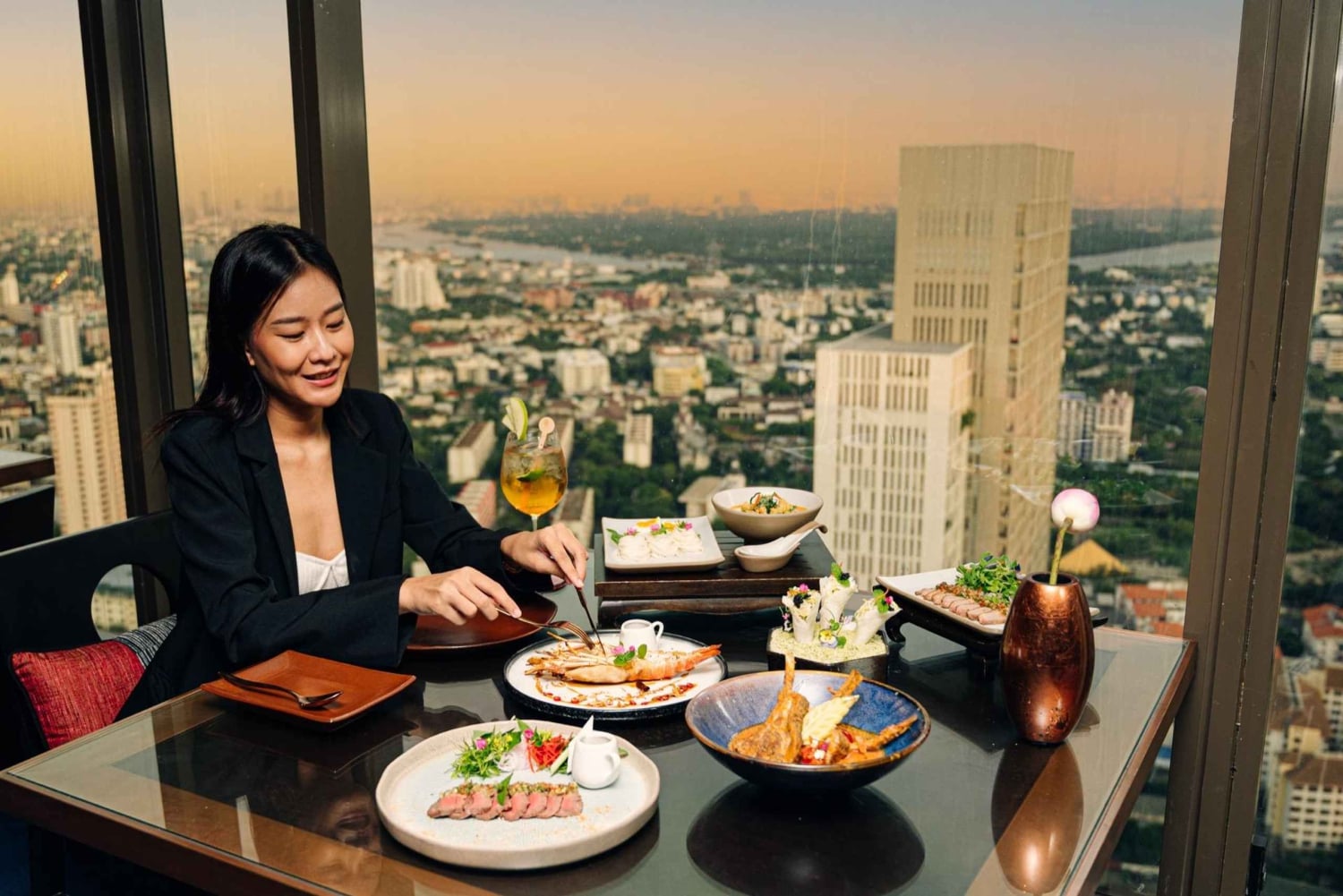 Bangkokissa: Saffron Contemporary Thai Signature F&B paketti