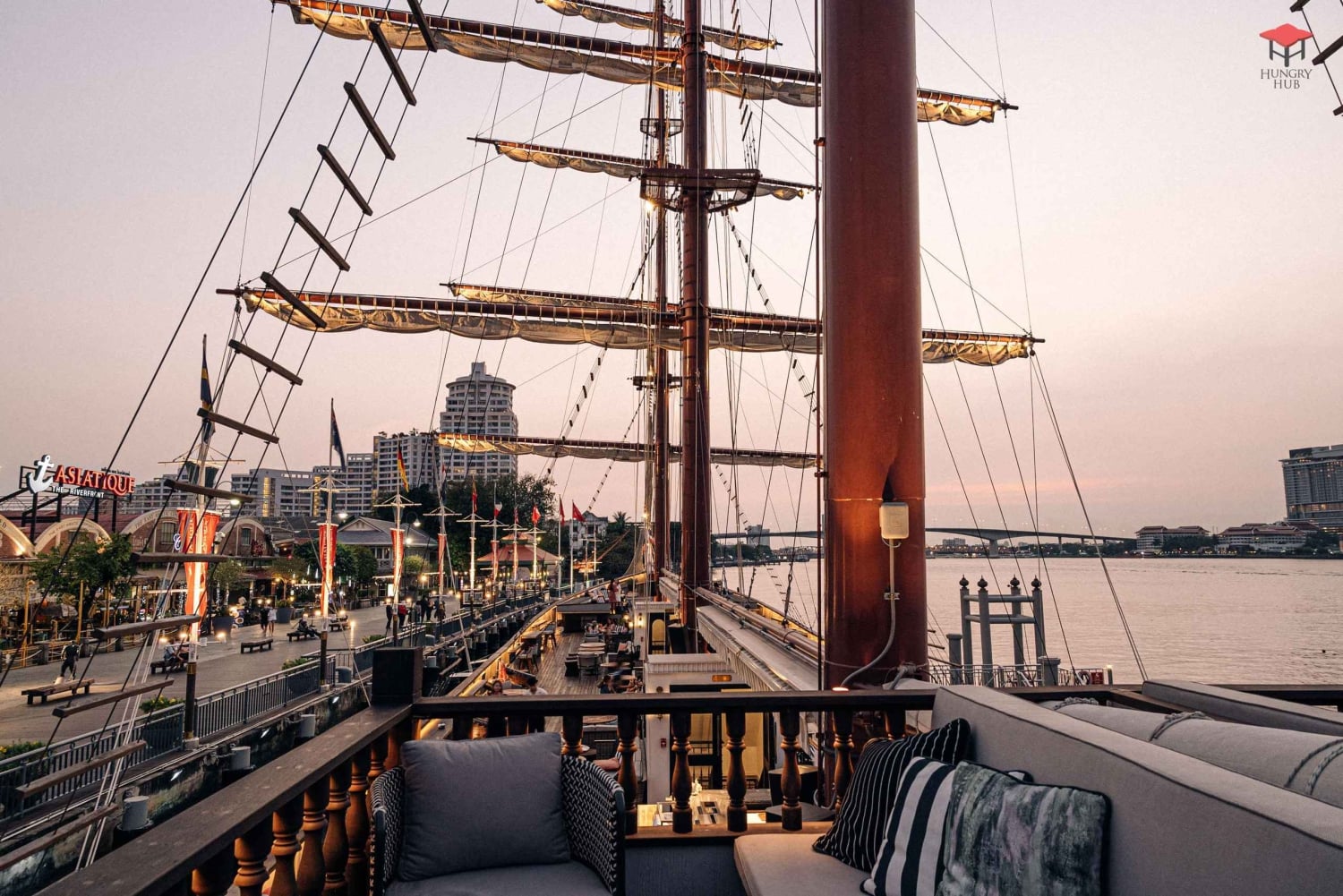 Bangkokissa: Sirimahannop (Asiatique The Riverfront).