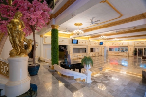 Бангкок: Билеты на шоу-кабаре 'Золотой купол' без очереди