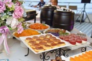 Bangkokissa: Smile Riverside Dinner Cruise