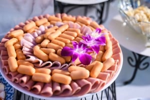 Bangkokissa: Smile Riverside Dinner Cruise