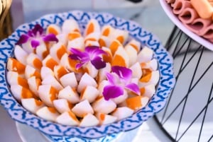 Bangkokissa: Smile Riverside Dinner Cruise