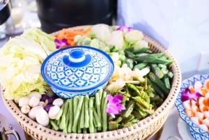 Bangkokissa: Smile Riverside Dinner Cruise