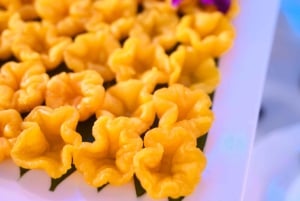 Bangkokissa: Smile Riverside Dinner Cruise