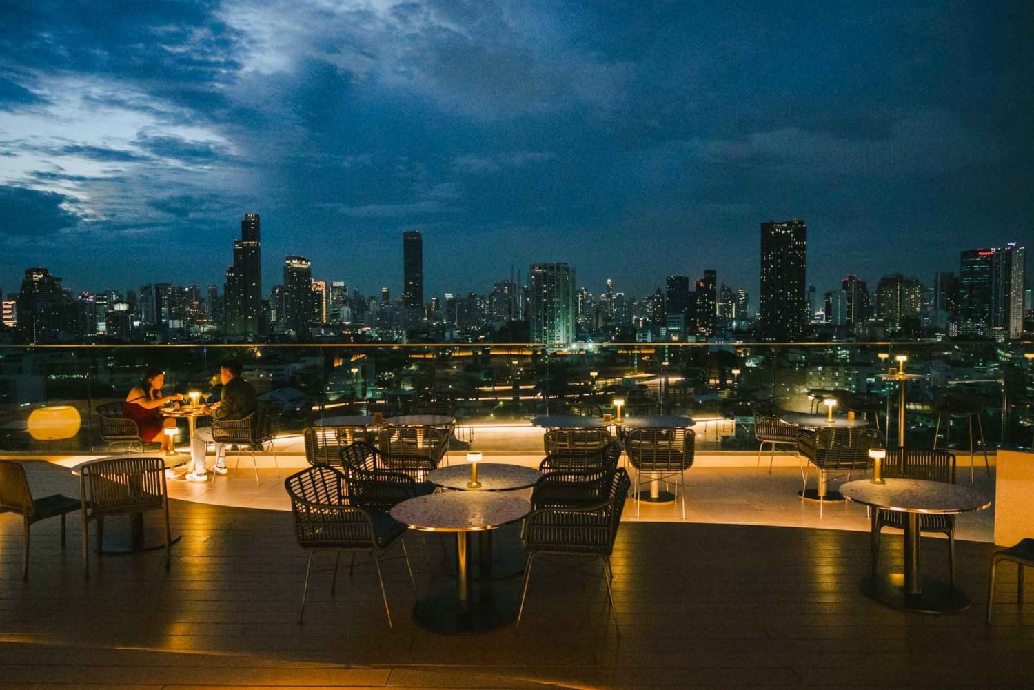 Bangkok, Bangkok: SOL och LUNA BKK Rooftop F&B-paket
