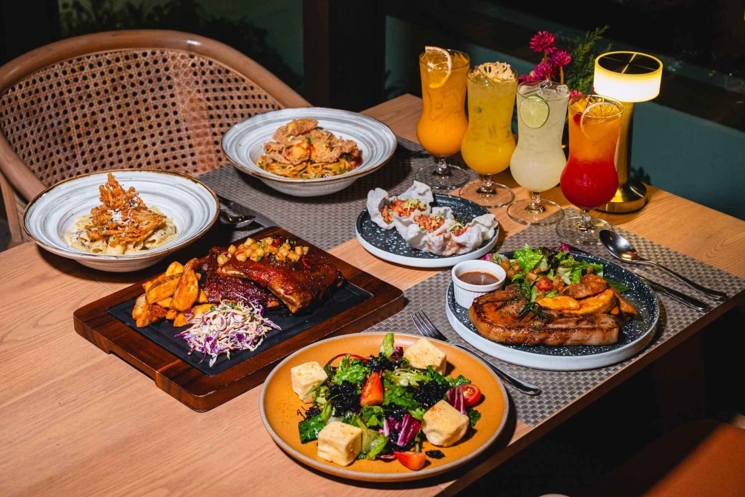 Bangkok, Bangkok: SOL och LUNA BKK Rooftop F&B-paket