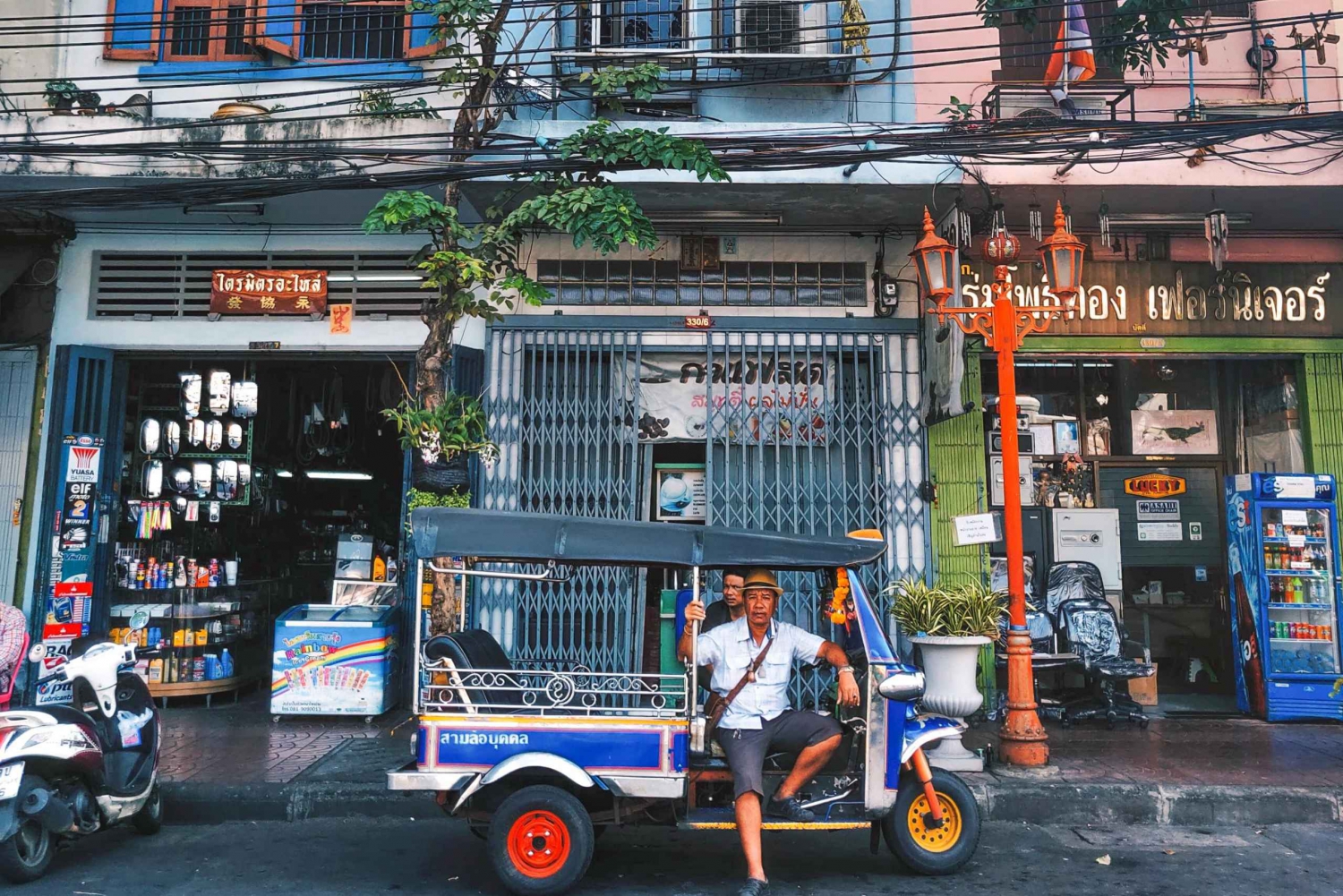 Bangkok: Street Art and Street Food Walking Tour