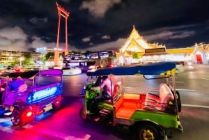 Bangkok: Street Food Tour with Tuk Tuk & Sunset in Wat Arun