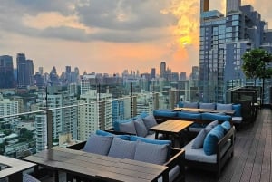 バンコクの夕日：屋上バー、屋台の食べ物、隠れ家バーを楽しむツアー