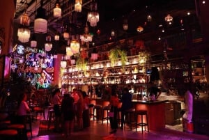 バンコクの夕日：屋上バー、屋台の食べ物、隠れ家バーを楽しむツアー