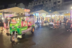 バンコクの夕日：屋上バー、屋台の食べ物、隠れ家バーを楽しむツアー
