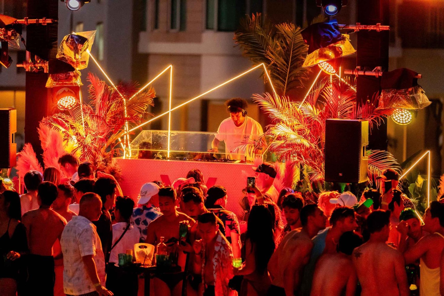 Bangkok: Sunset Splash Pool Party al W Bangkok