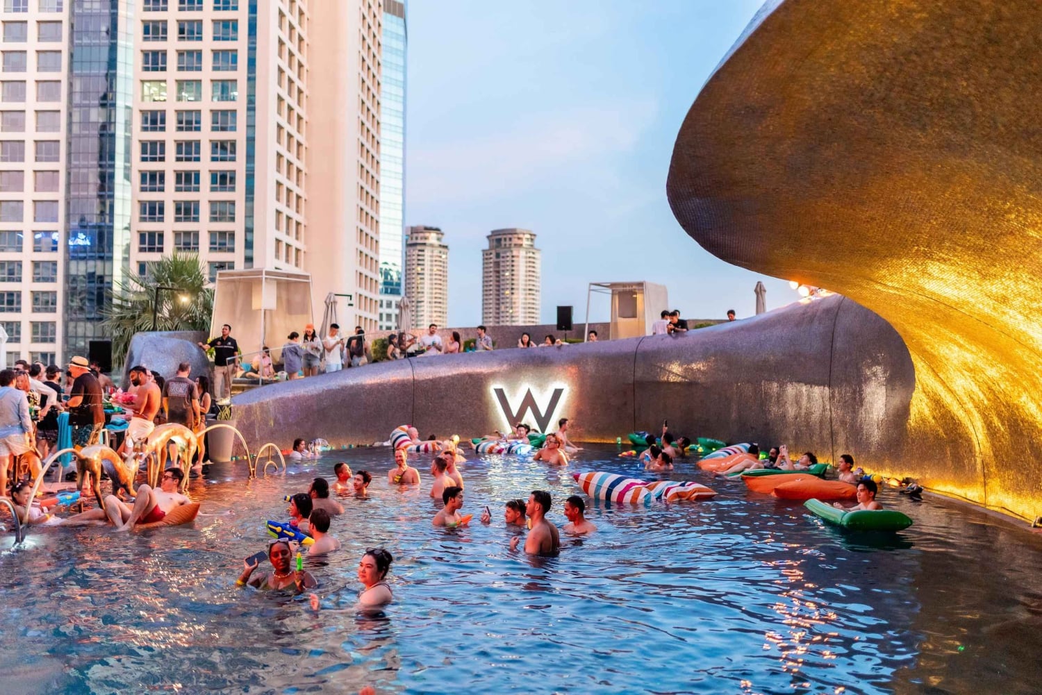 Bangkok: Sunset Splash Pool Party in W Bangkok