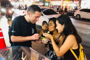 Bangkokissa: Maistiaiset: Chinatown Foodie Walking Tour 12 maistiaisella