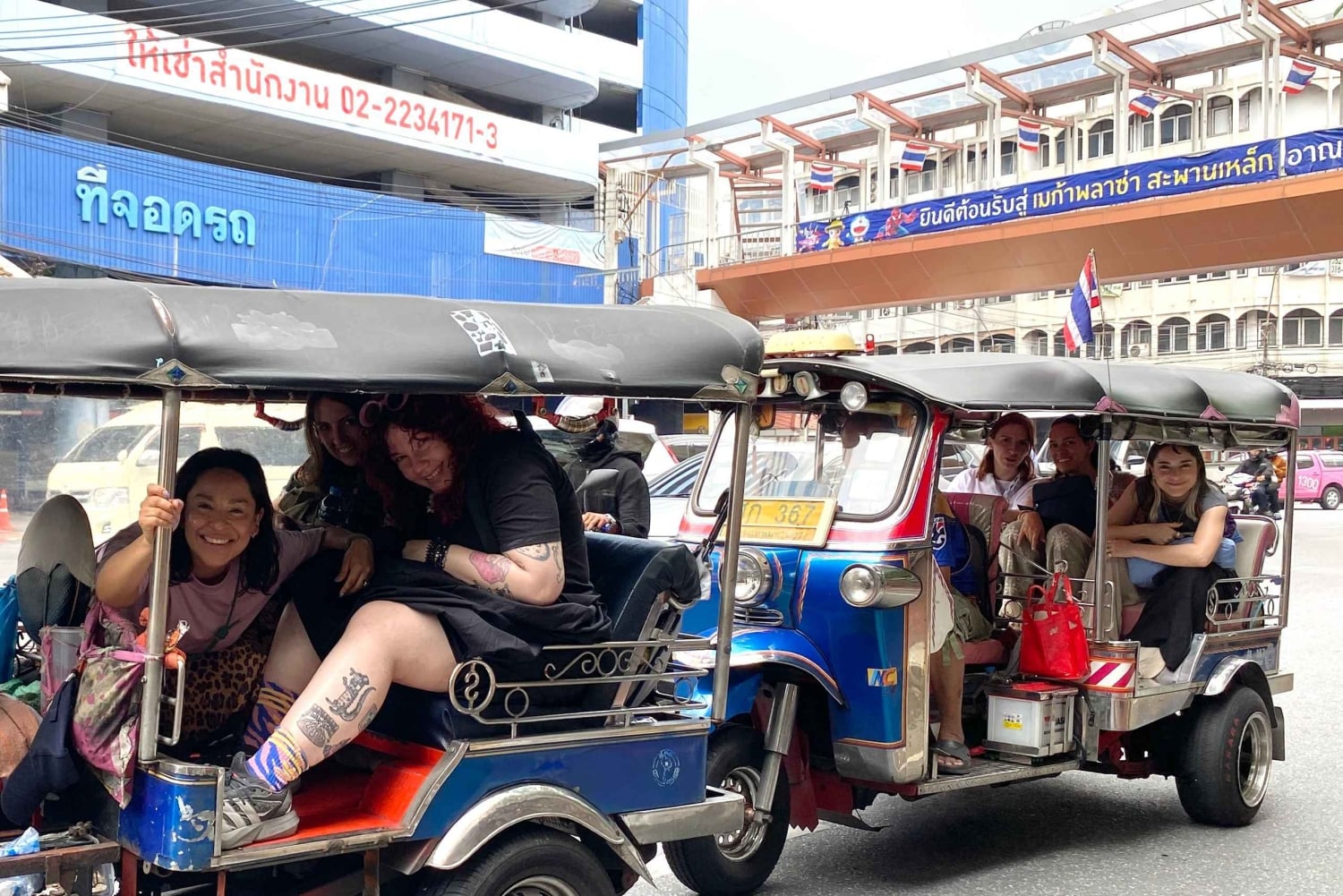 Bangkok: tour por el casco antiguo en tuk tuk y visita a un templo