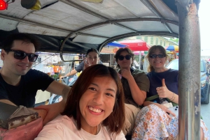 Bangkok: tour por el casco antiguo en tuk tuk y visita a un templo