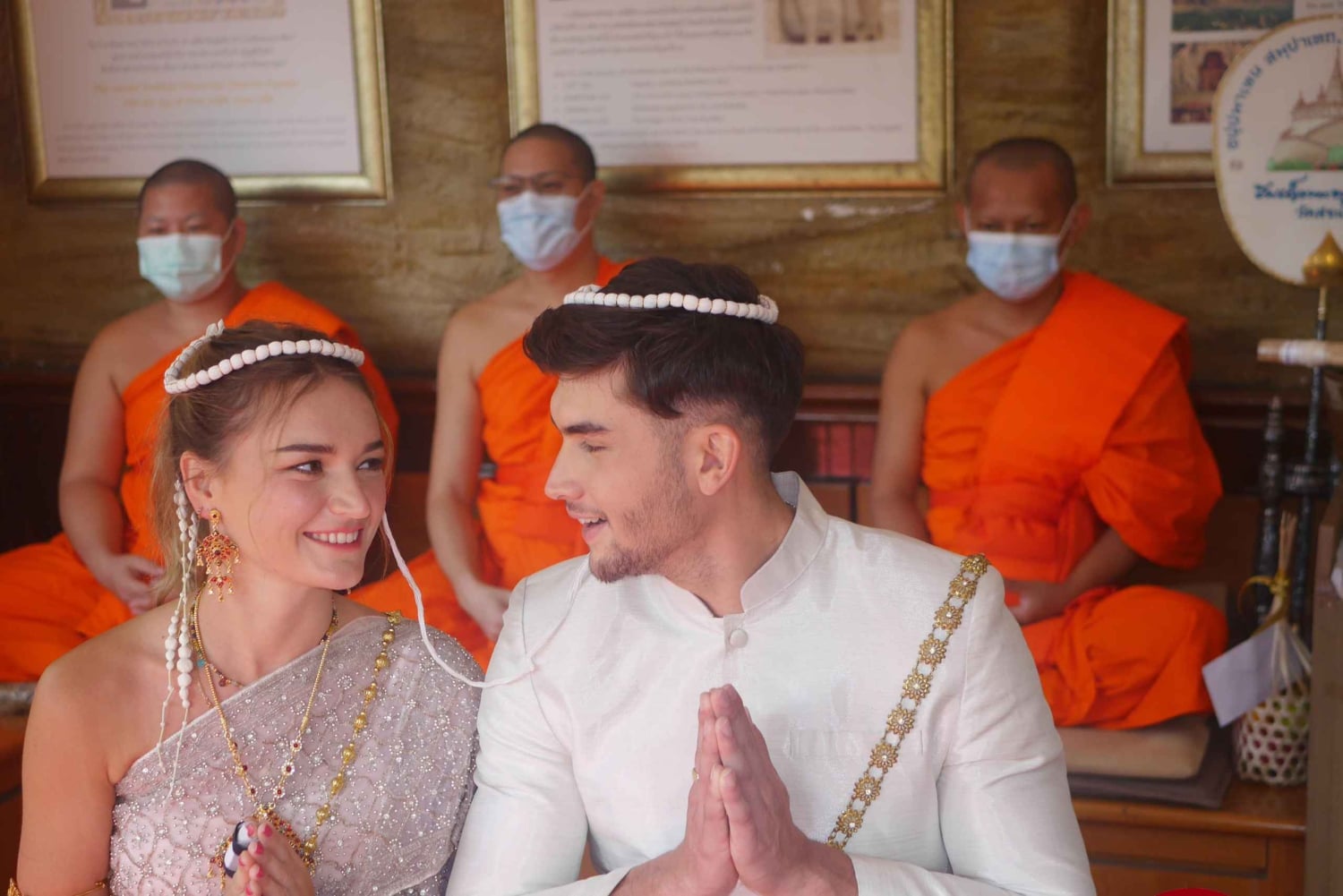 Bangkokissa: Bangkok: Thaimaalainen buddhalainen hääseremonia ja valokuvaus