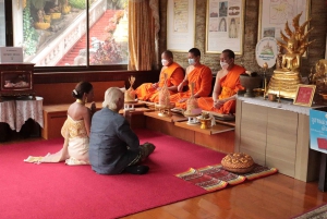 Bangkok, Thailand Thailändsk buddhistisk bröllopsceremoni med fotografering
