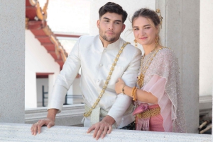 Bangkok, Thailand Thailändsk buddhistisk bröllopsceremoni med fotografering