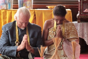 Bangkok, Thailand Thailändsk buddhistisk bröllopsceremoni med fotografering