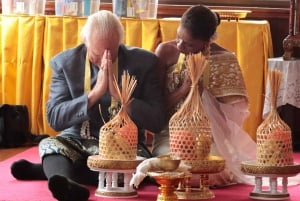 Bangkok, Thailand Thailändsk buddhistisk bröllopsceremoni med fotografering