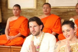 Bangkokissa: Bangkok: Thaimaalainen buddhalainen hääseremonia ja valokuvaus