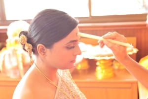 Bangkokissa: Bangkok: Thaimaalainen buddhalainen hääseremonia ja valokuvaus