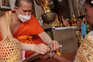 Bangkokissa: Bangkok: Thaimaalainen buddhalainen hääseremonia ja valokuvaus