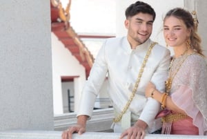 Bangkokissa: Bangkok: Thaimaalainen buddhalainen hääseremonia ja valokuvaus