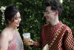 Bangkokissa: Bangkok: Thaimaalainen buddhalainen hääseremonia ja valokuvaus