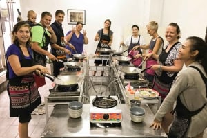 Bangkok: Thai Cooking Class and Onnuch Market Tour