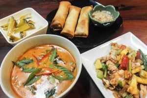 Thailändsk matlagningskurs och rundtur på Onnuch-marknaden