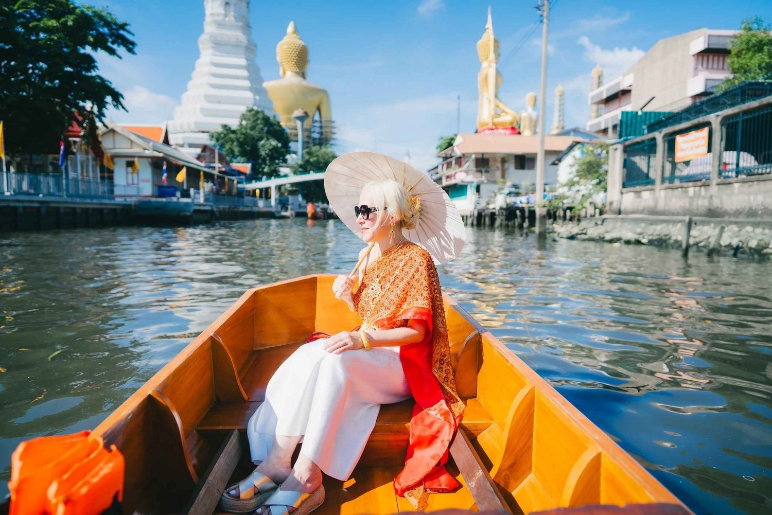 Bangkok : photos de costumes thaïlandais et de bateaux à longue queue