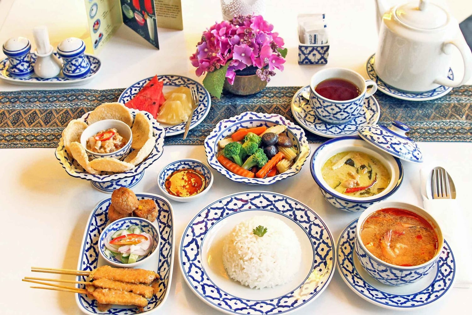 Шоу тайских танцев в Бангкоке с ужином и трансфером в отель