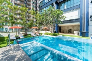 Bangkok: THE QLUB Pool Day Pass på SILQ Hotel & Residence