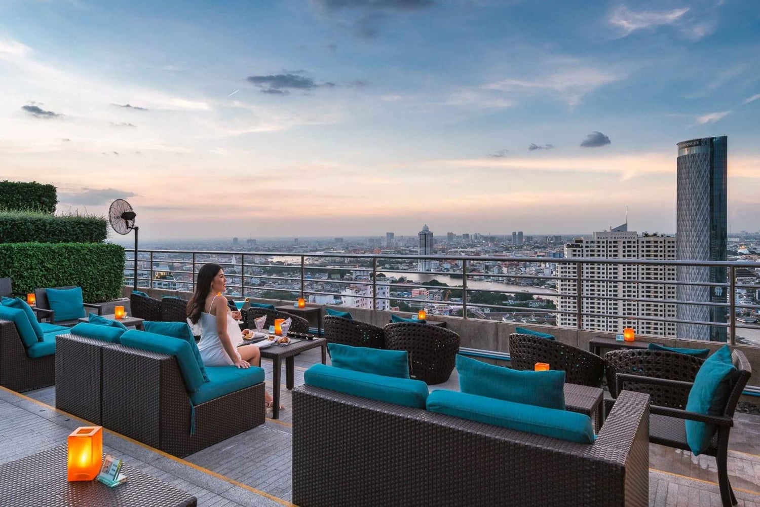 Bangkok: ThreeSixty Rooftop Bar w Millennium Hilton