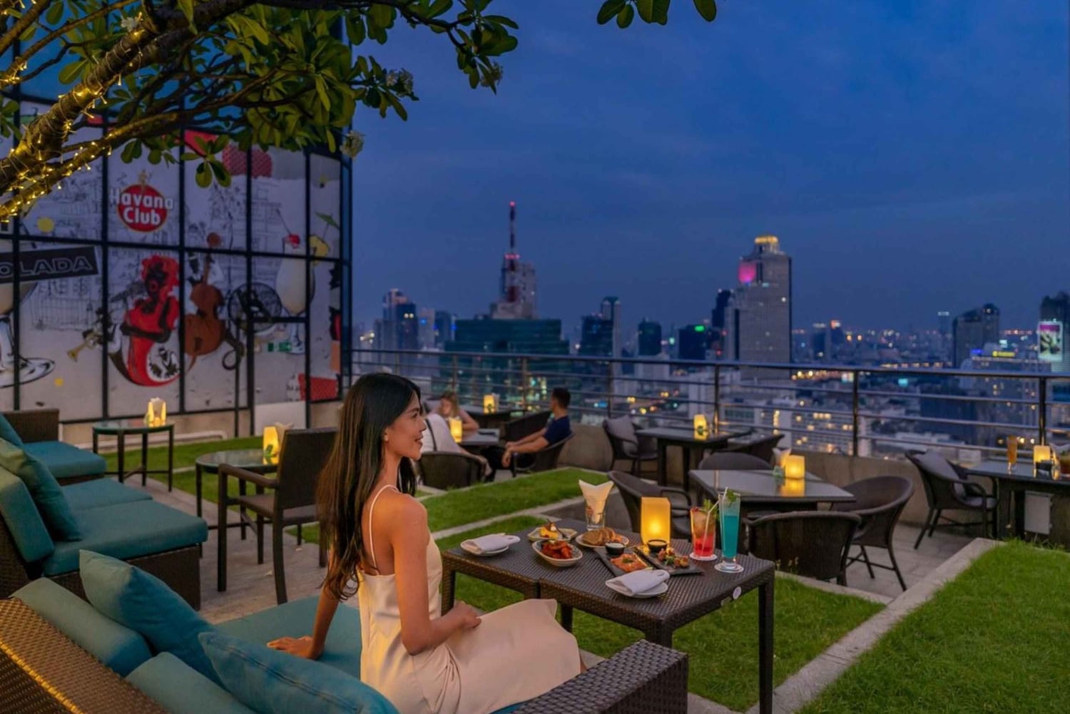 Bangkok: ThreeSixty Rooftop Bar w Millennium Hilton