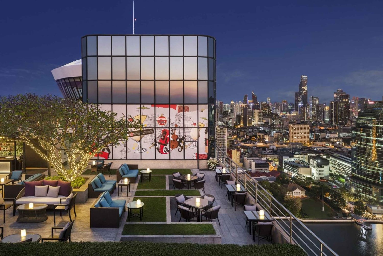 Bangkok: ThreeSixty Rooftop Bar w Millennium Hilton